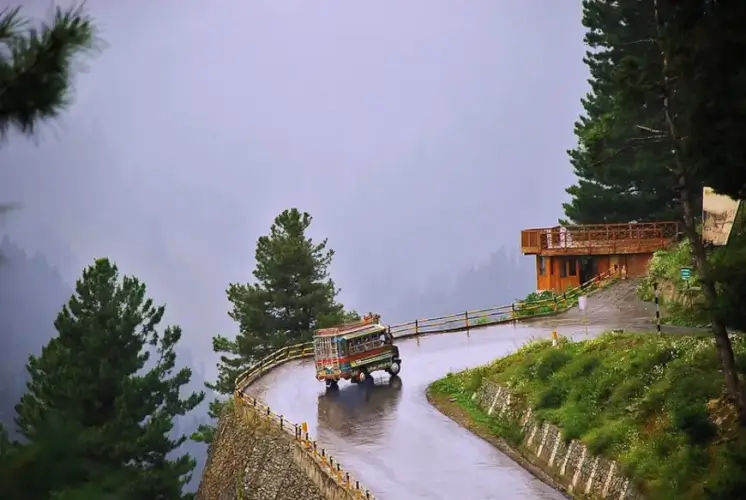 gulmarg_road